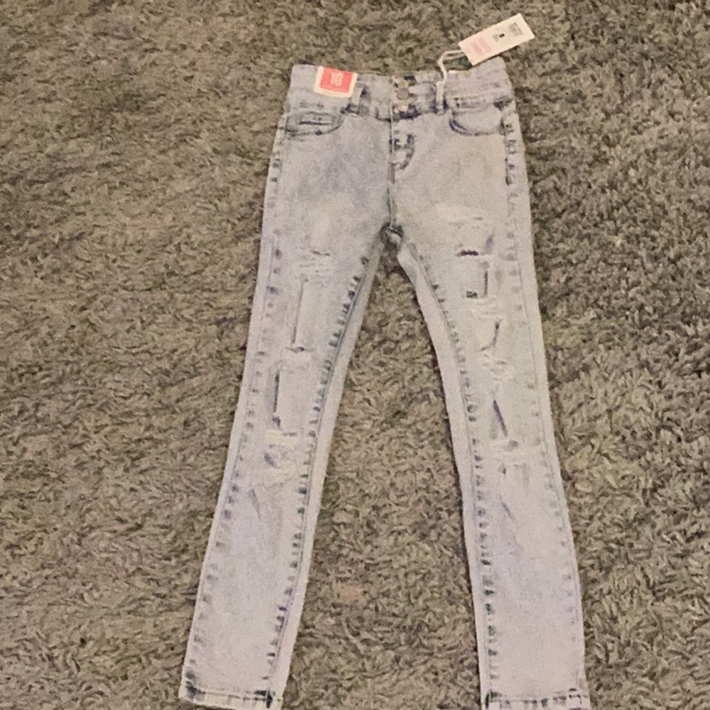 Classic Blue Straight-Leg Jeans with Faded Wash